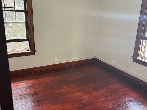 2nd image of 524 S Michigan Ave