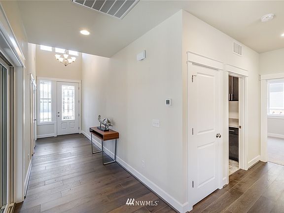 3rd image of 3212 Colville (223) Street SE