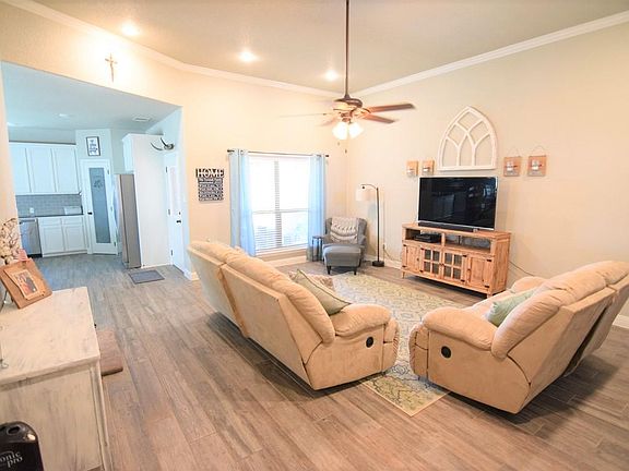 5th image of 3209 Crystal Ann Dr