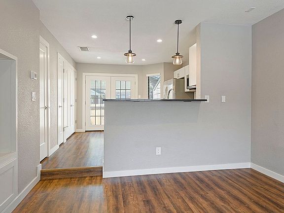 5th image of 11901-J Swearingen Dr #50