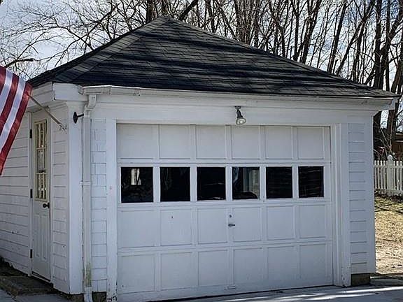 4th image of 186 Bedford St