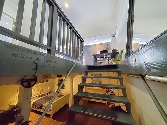 4th image of 1639 Cabrillo Ave