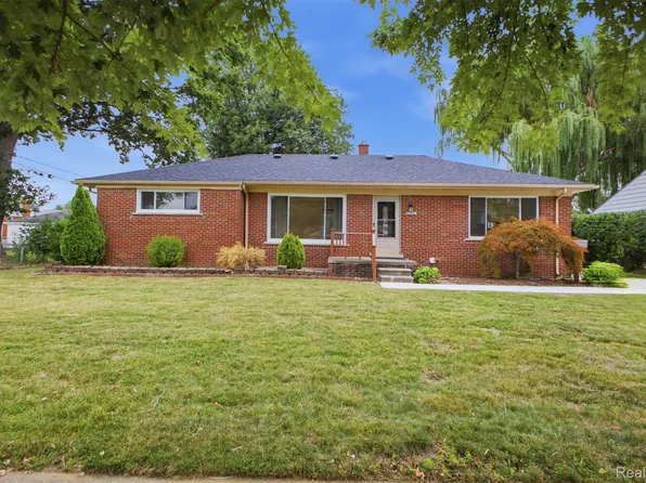 6326 Lathers St, Garden City, MI 48135