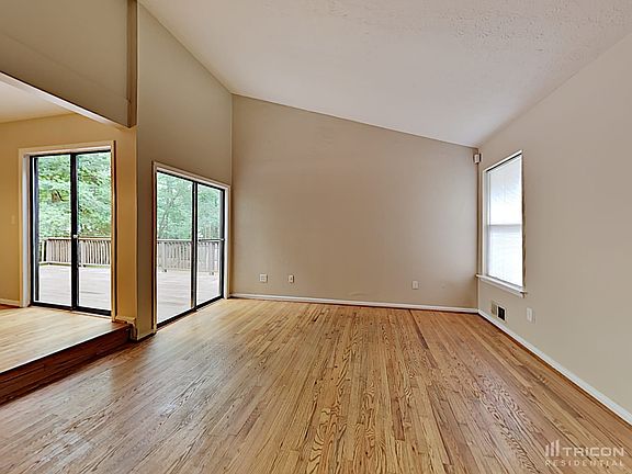 4th image of 2685 Hillside Dr