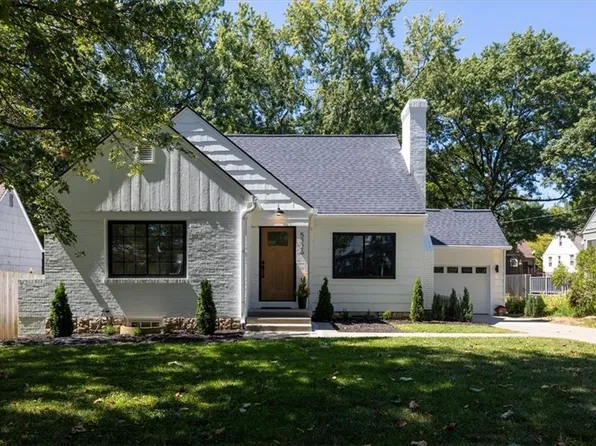 5326 Aberdeen Rd, Fairway, KS 66205