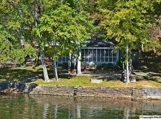830 Skyline Shores Dr, Scottsboro, AL 35769