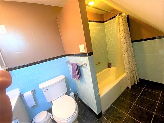 4th image of 107 Belmont St #33