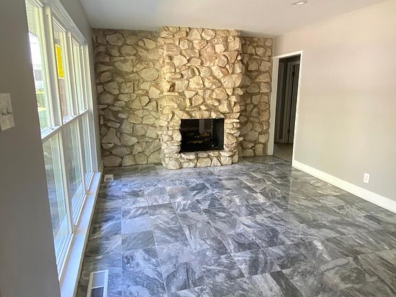 5th image of 17336 Lorenz Ave