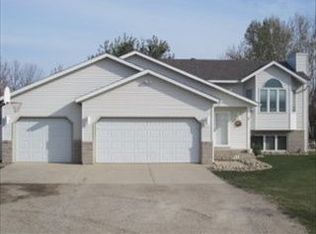 7162 40th St N, Moorhead, MN