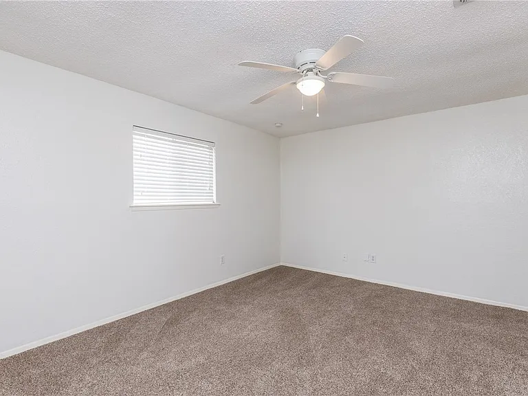 5133 Middlecoff Rd — Photo 13