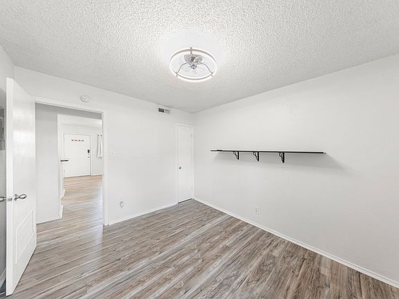 5th image of 2401 Manor Rd APT 123