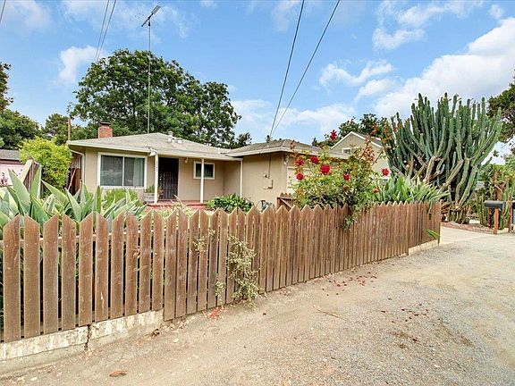 4th image of 2340 Glen Way