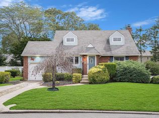 197 W 19th St, Deer Park, NY 11729