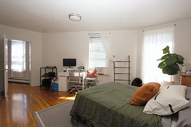 Rented by R New York