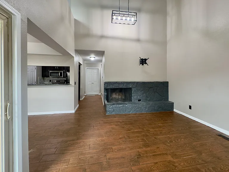 14002 Crossing Way E — Photo 29