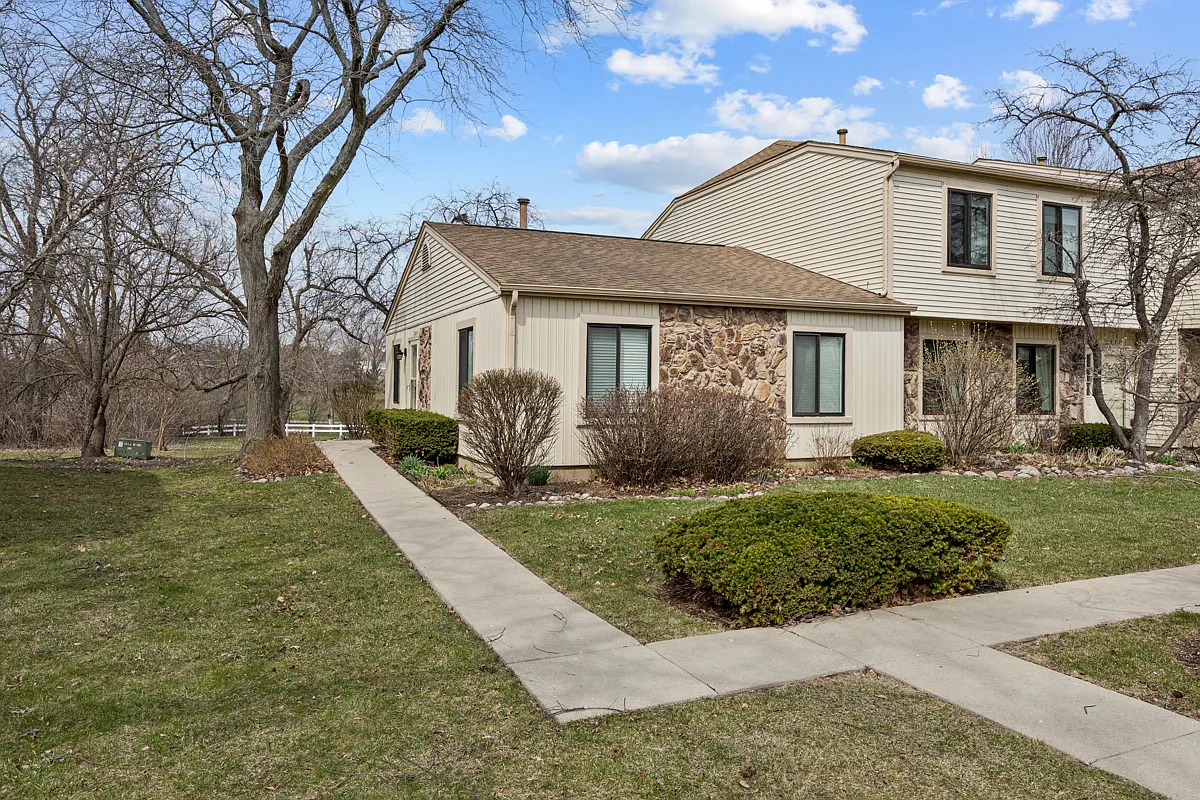 1634 Vermont Dr photo 1