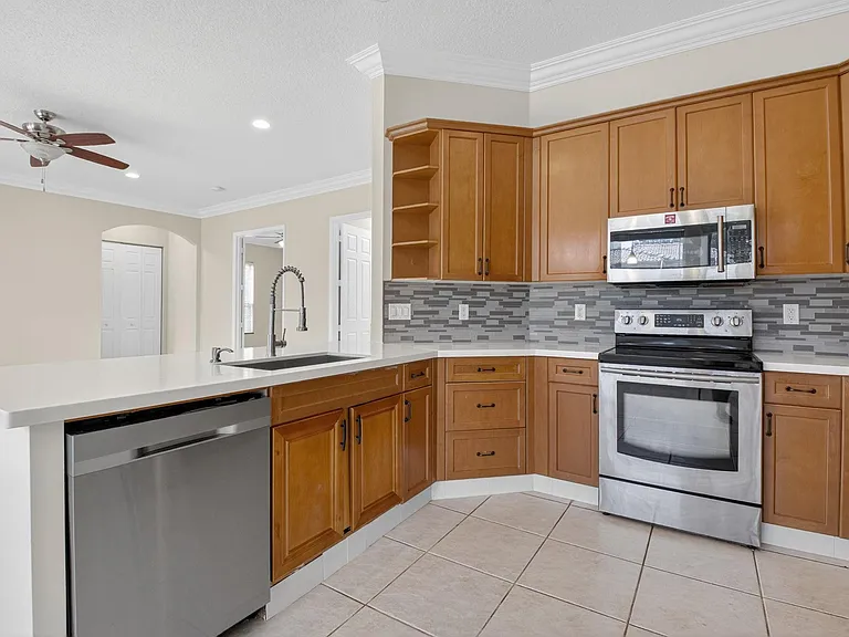 22194 Braddock Pl — Photo 19