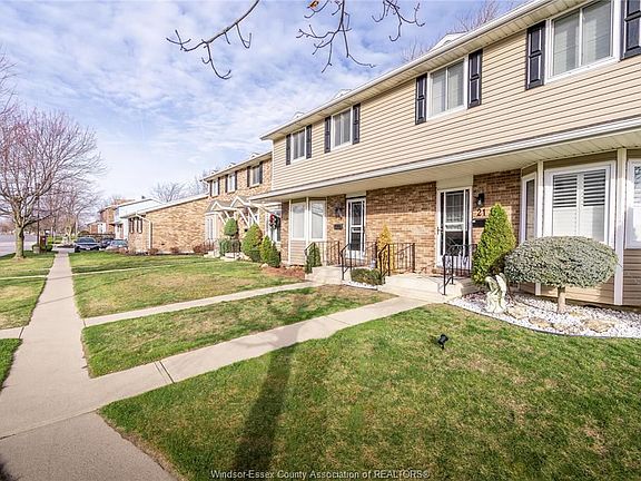 3rd image of 7 Cherry Ln #19