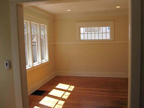 2nd image of 9 Auburn Ave SE