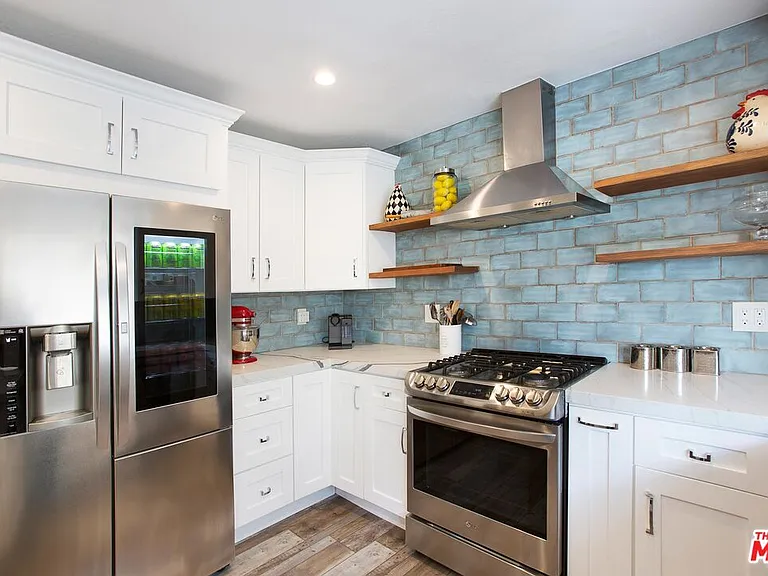 18755 Hatteras St #16 — Photo 13