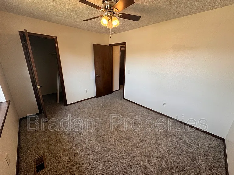 8506 E 56th St — Photo 16