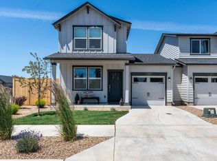 3307 NW 8th St, Redmond, OR 97756