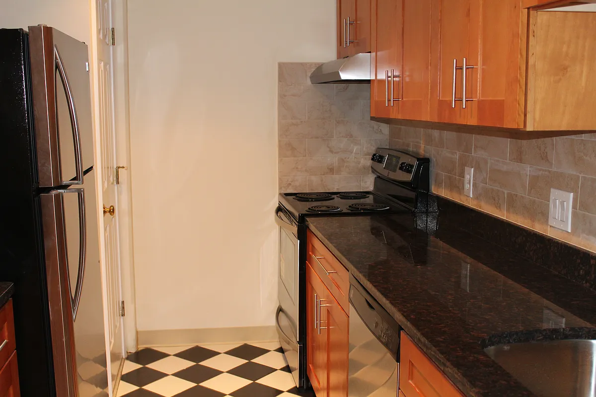 Building Photo - 21 Linden St #213