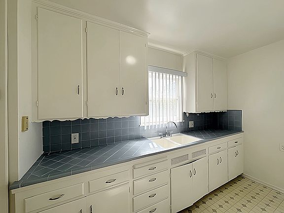 4th image of 847 Euclid St APT D