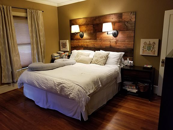 Master bedroom (1/2)