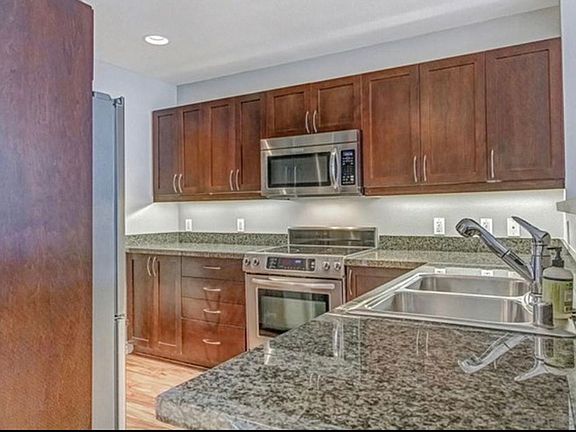 5th image of 427 9th Ave Unit 605