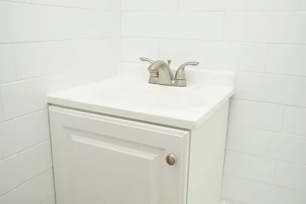 Rented by Norman Raindel, LREB | media 41