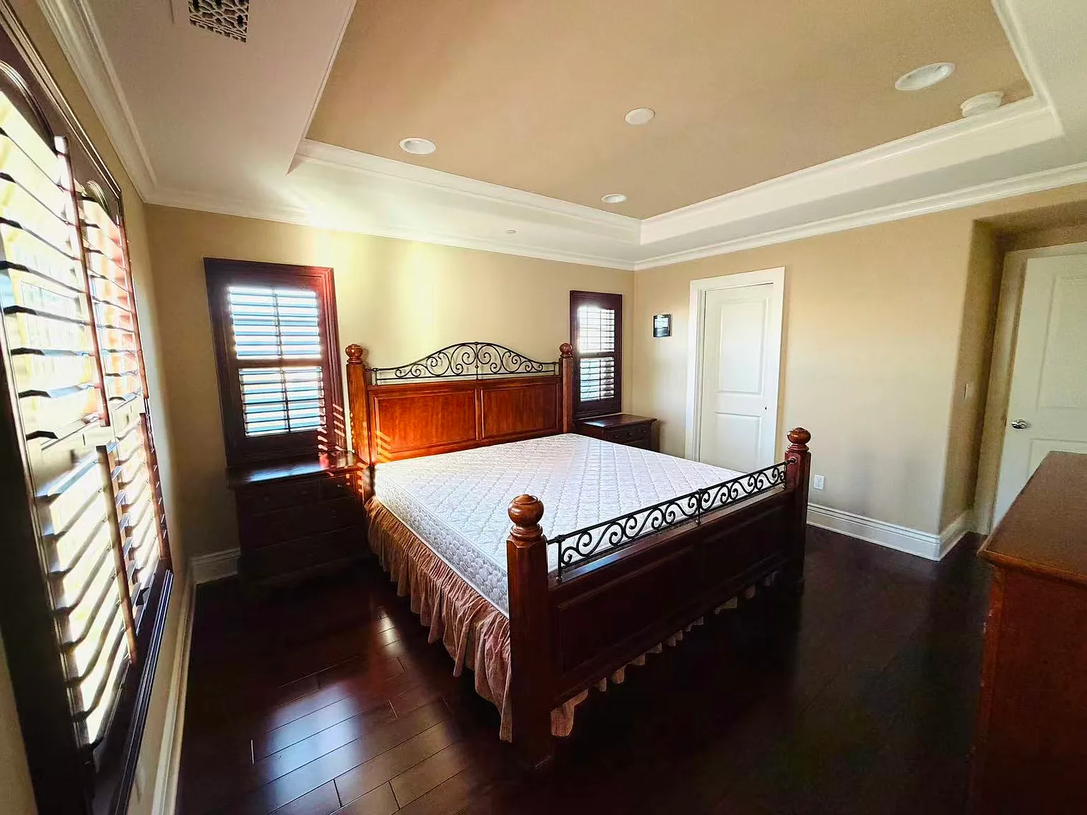 907 Smith Ln — Photo 1