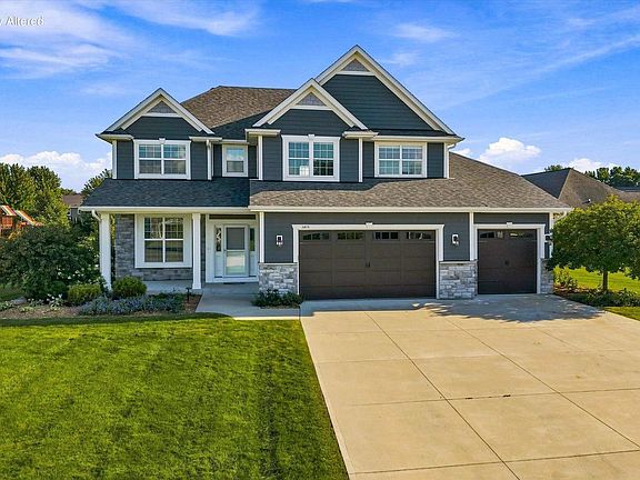 3rd image of 1815 E Lilac LANE