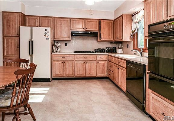 5th image of 67 Grassy Pond Dr