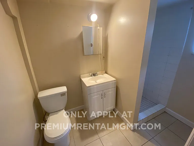 2330 S Fern Creek Ave — Photo 6