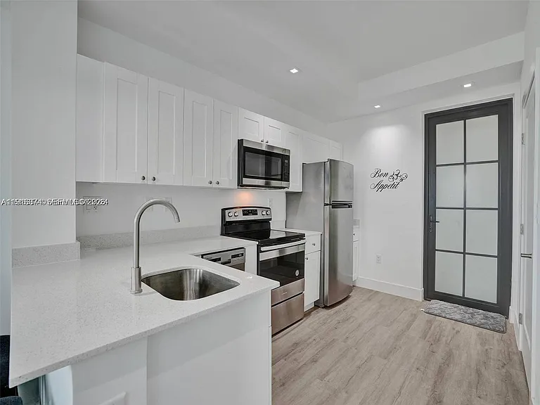 4100 SW 64th Ave — Photo 10