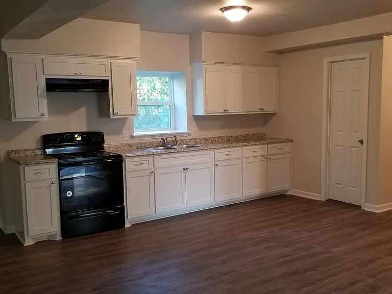 786 Burbridge St — Photo 3