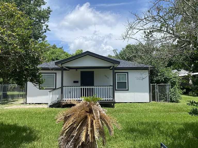 2016 Magnolia Dr — Photo 2