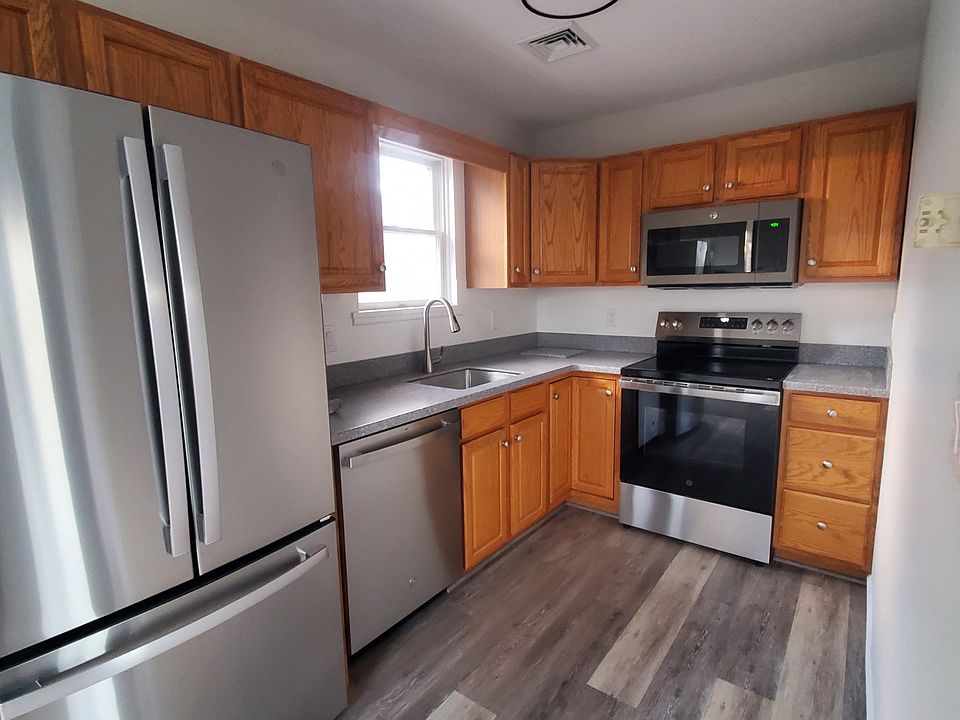 1st image of 26 Ambler St S #2