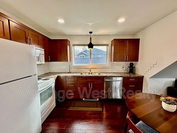 2nd image of 787CARRIAG E Cadder Ave