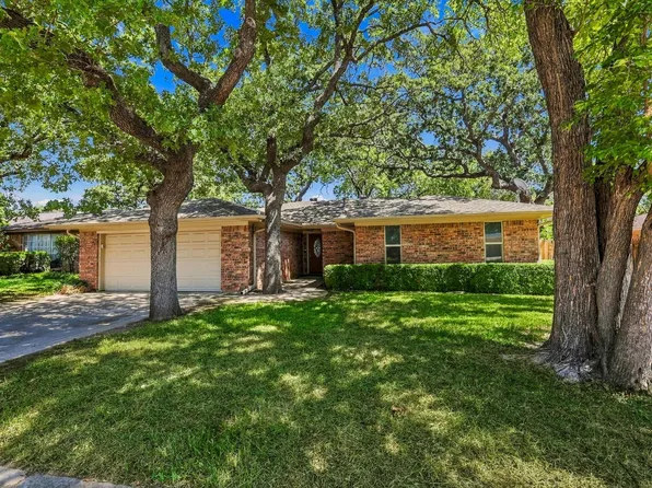 2724 Meadow Grn, Bedford, TX 76021