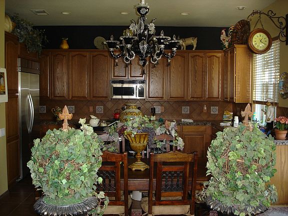 2nd image of 1828 Pintura Cir W