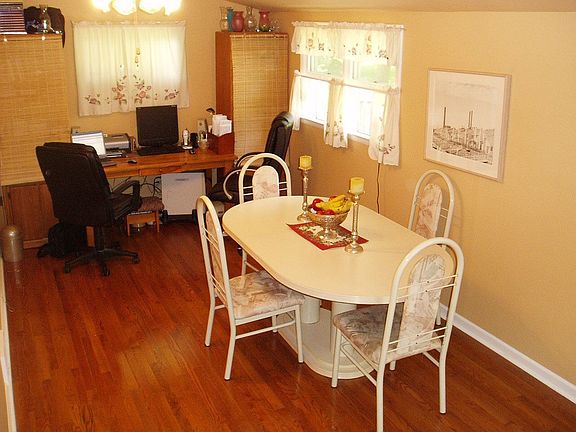 Dining/Family Room-Harwood Floors!