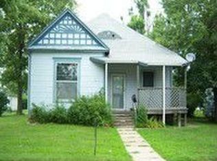 604 Pottawatomie St, Hiawatha, KS 66434