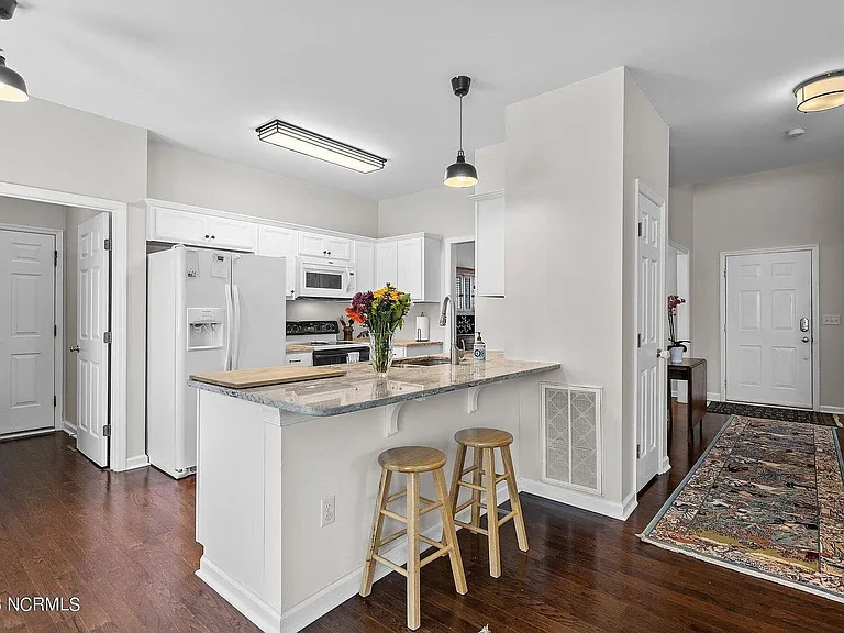 1010 Meridian Dr — Photo 17