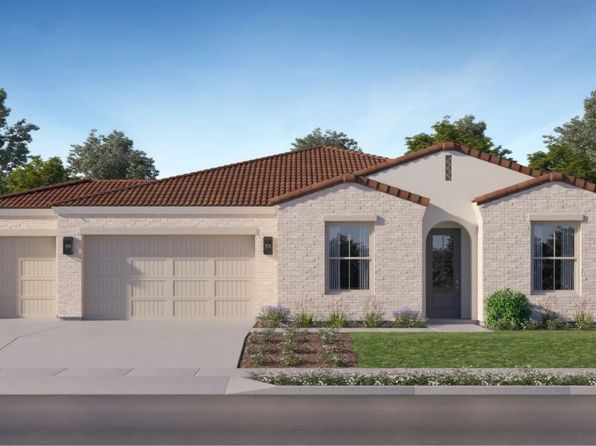 1052 Summit Way W, Madera, CA 93636