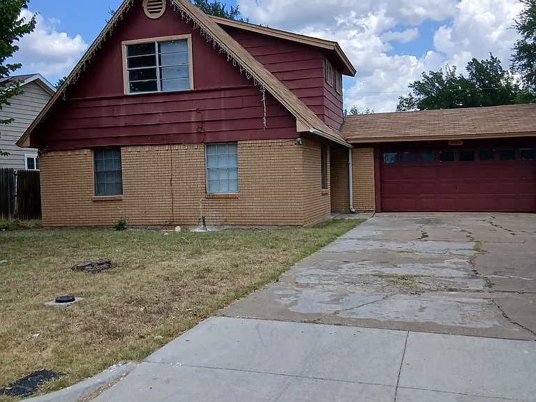 4501 Burke Rd — Photo 2