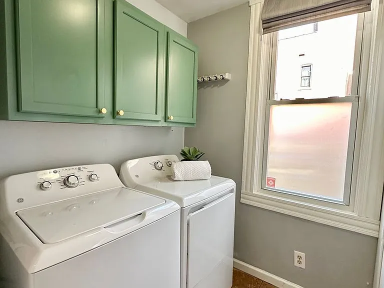 715 N Beatty St — Photo 20