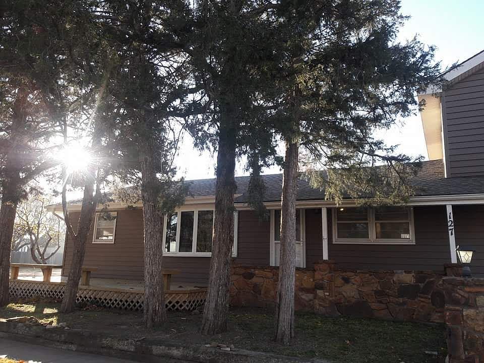2nd image of 127 N Elm St