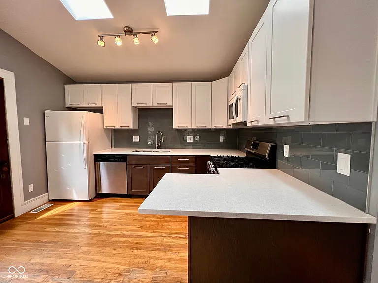 1347A N Park Ave — Photo 10